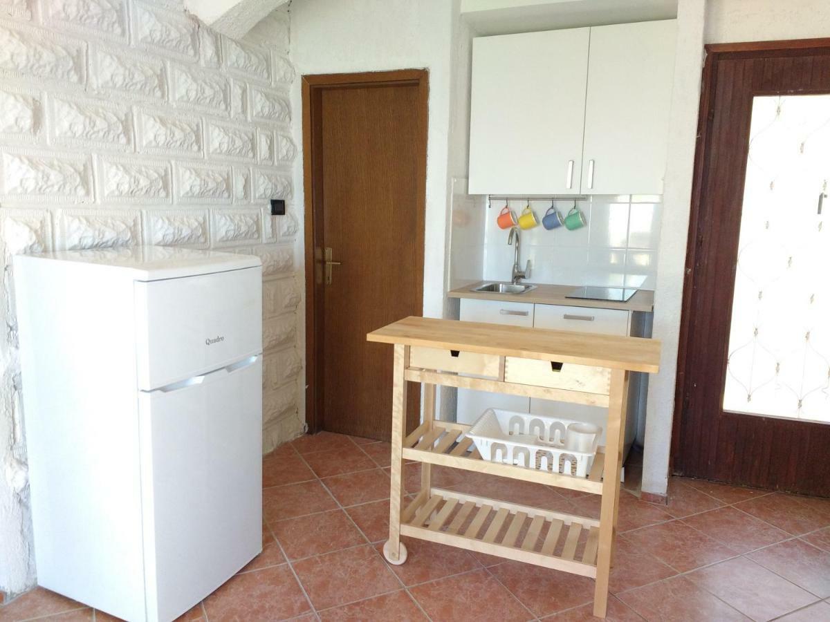 Apartments Bassi Стара Башка Екстер'єр фото